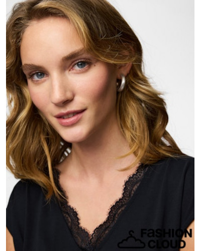 PCKAMALA LACE V-NECK TEE JRS NOOS BC